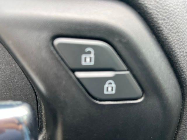 2020 Chevrolet Silverado 1500 Crew Cab Standard Box 4-Wheel Drive Custom