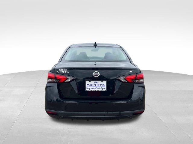 2021 Nissan Versa SV CVT