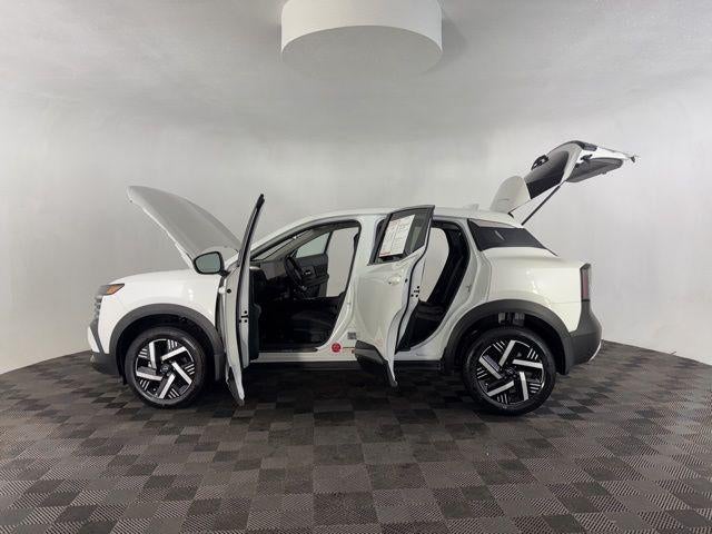 2025 Nissan Kicks SV FWD