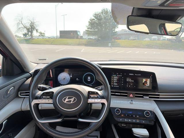 2025 Hyundai ELANTRA Limited IVT