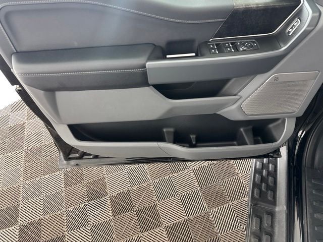 2024 Ford F-150 Lightning Flash