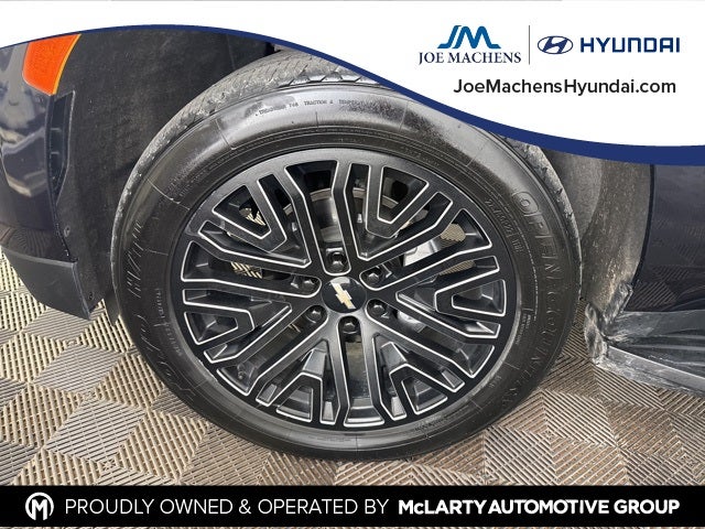 2023 Chevrolet Suburban LT w/ LT Signature Plus Pkg