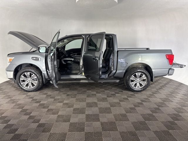 2017 Nissan Titan SL