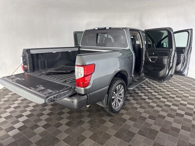 2017 Nissan Titan SL