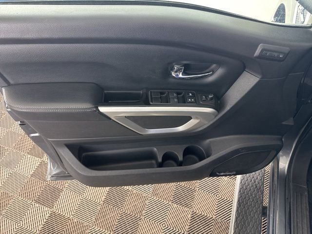 2017 Nissan Titan SL