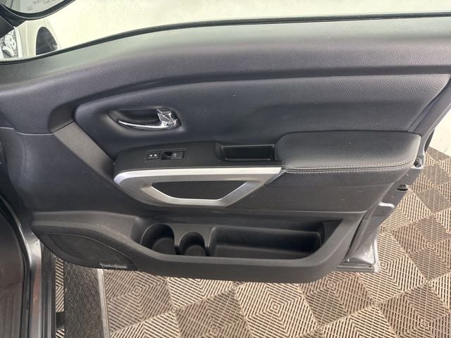 2017 Nissan Titan SL