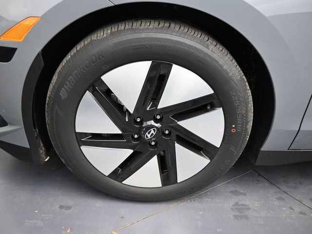 2025 Hyundai IONIQ 6 SE RWD