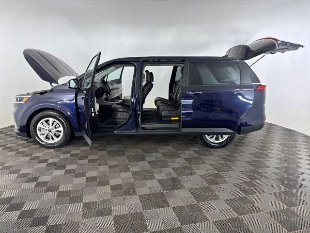 2023 Kia Carnival LX Seat Package