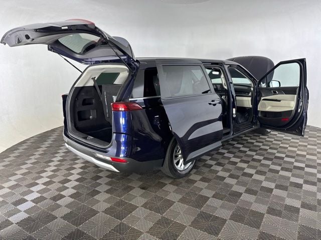 2023 Kia Carnival LX Seat Package
