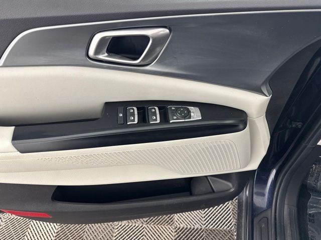 2023 Kia Carnival LX Seat Package