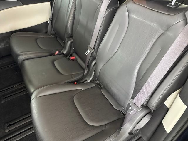 2023 Kia Carnival LX Seat Package
