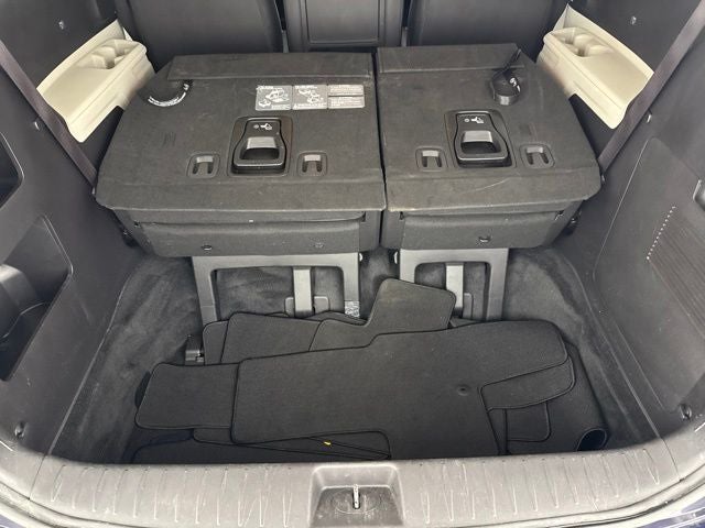 2023 Kia Carnival LX Seat Package