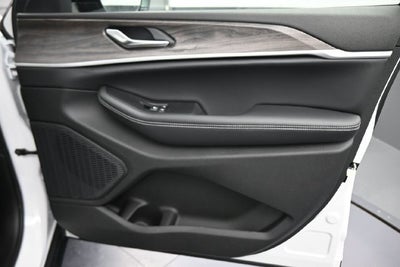 2026 Jeep Grand Cherokee Altitude