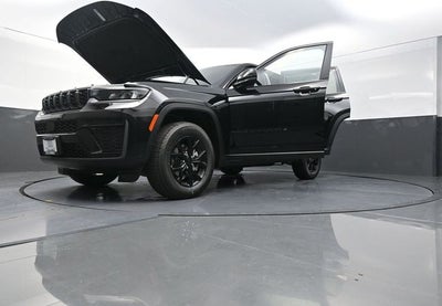 2026 Jeep Grand Cherokee Laredo