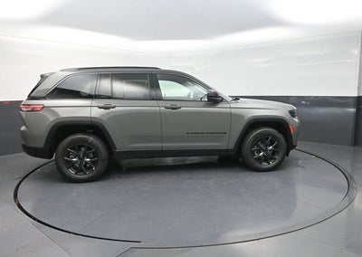 2027 Jeep Grand Cherokee Laredo Altitude