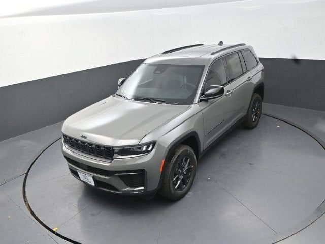 2027 Jeep Grand Cherokee Laredo Altitude