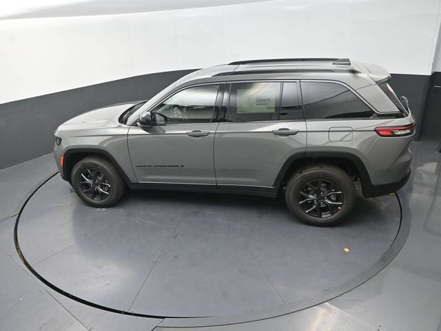 2027 Jeep Grand Cherokee Laredo Altitude