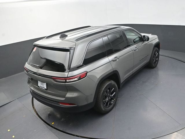 2027 Jeep Grand Cherokee Laredo Altitude