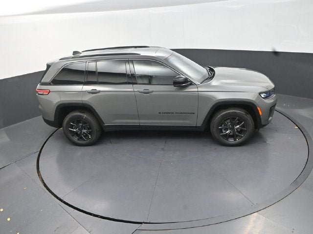 2027 Jeep Grand Cherokee Laredo Altitude