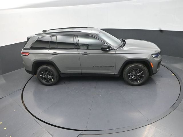 2027 Jeep Grand Cherokee Laredo Altitude