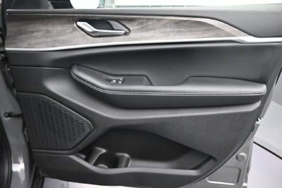 2027 Jeep Grand Cherokee Laredo Altitude