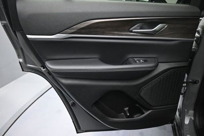 2027 Jeep Grand Cherokee Laredo Altitude