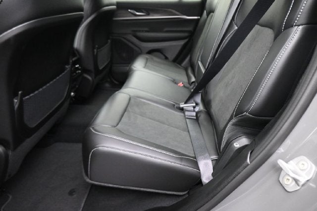 2027 Jeep Grand Cherokee Laredo Altitude
