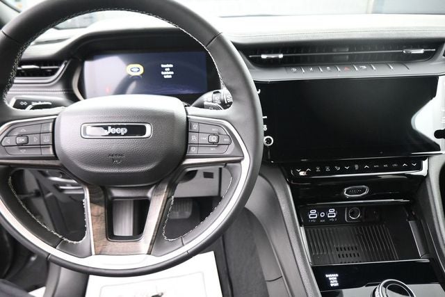 2027 Jeep Grand Cherokee Laredo Altitude