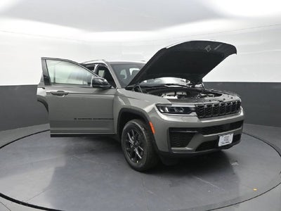 2027 Jeep Grand Cherokee Laredo Altitude
