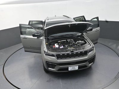 2027 Jeep Grand Cherokee Laredo Altitude