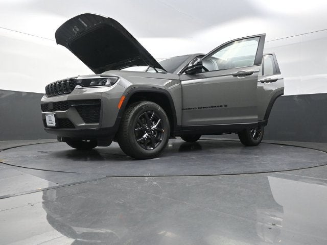 2027 Jeep Grand Cherokee Laredo Altitude