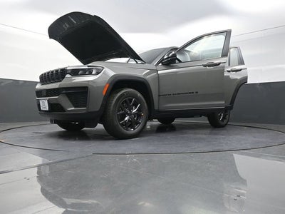 2027 Jeep Grand Cherokee Laredo Altitude