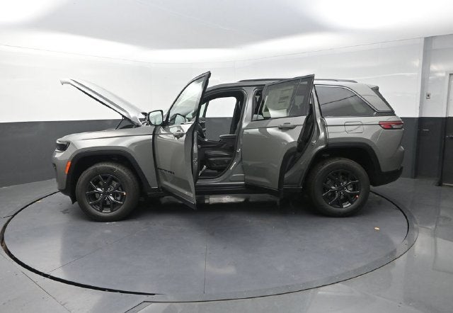 2027 Jeep Grand Cherokee Laredo Altitude