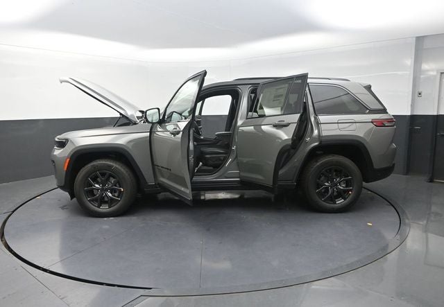 2027 Jeep Grand Cherokee Laredo Altitude