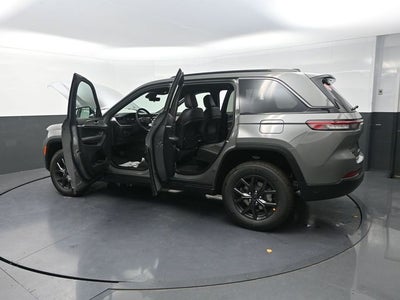 2027 Jeep Grand Cherokee Laredo Altitude