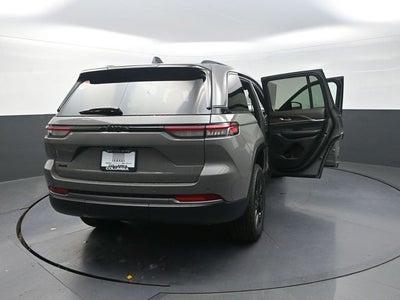 2027 Jeep Grand Cherokee Laredo Altitude