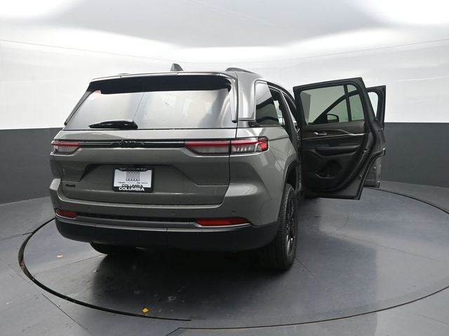 2027 Jeep Grand Cherokee Laredo Altitude
