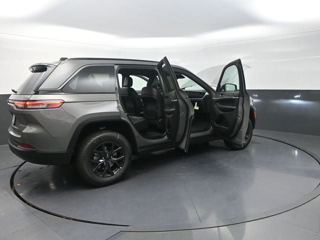 2027 Jeep Grand Cherokee Laredo Altitude