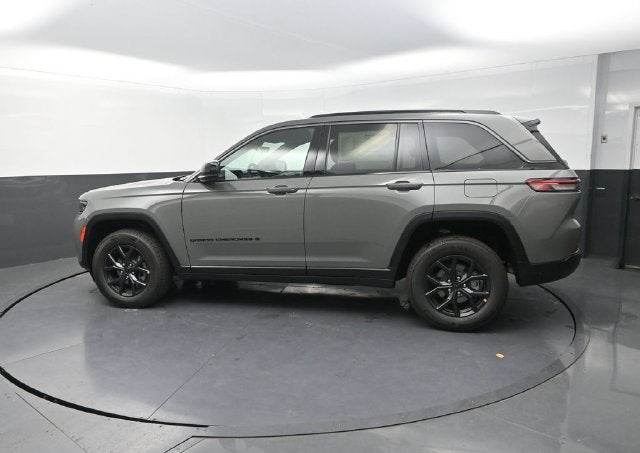 2027 Jeep Grand Cherokee Laredo Altitude