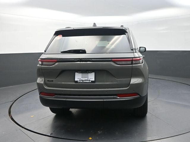 2027 Jeep Grand Cherokee Laredo Altitude