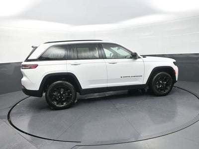 2026 Jeep Grand Cherokee Laredo Altitude