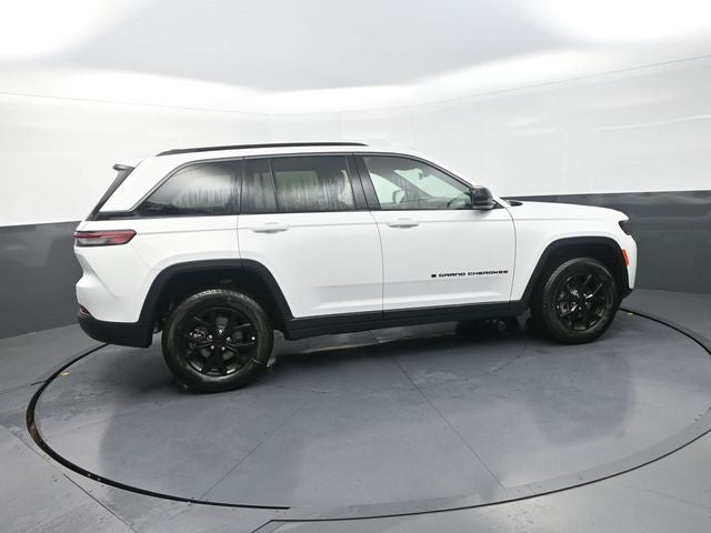 2026 Jeep Grand Cherokee Laredo Altitude