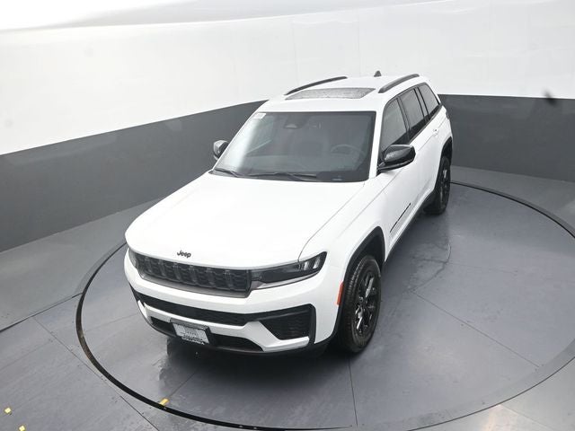 2026 Jeep Grand Cherokee Laredo Altitude