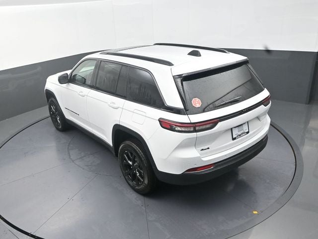 2026 Jeep Grand Cherokee Laredo Altitude