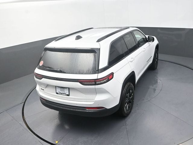 2026 Jeep Grand Cherokee Laredo Altitude