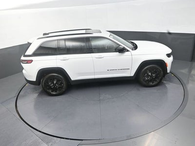 2026 Jeep Grand Cherokee Laredo Altitude