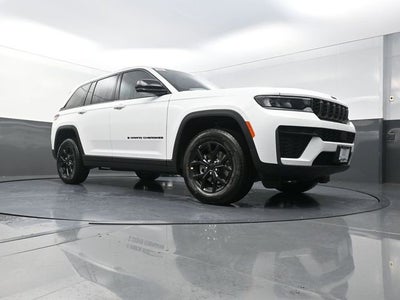 2026 Jeep Grand Cherokee Laredo Altitude