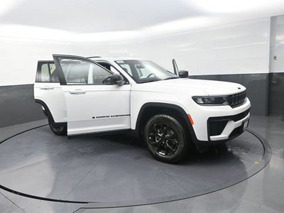 2026 Jeep Grand Cherokee Laredo Altitude