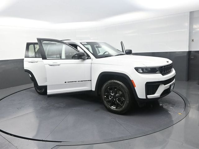 2026 Jeep Grand Cherokee Laredo Altitude