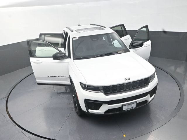 2026 Jeep Grand Cherokee Laredo Altitude